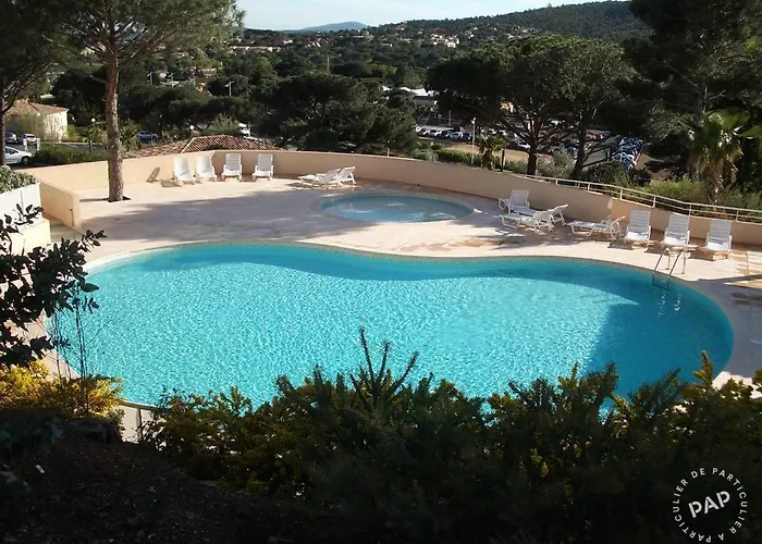 T2 : Jardin, Piscine, Parking A *