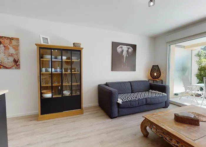 T2 : Jardin, Piscine, Parking A *