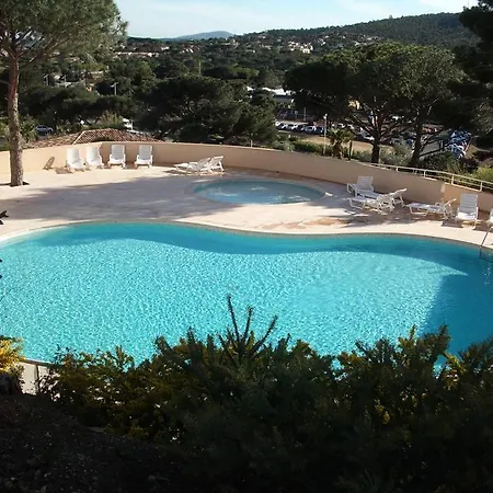 T2 : Jardin, Piscine, Parking A *