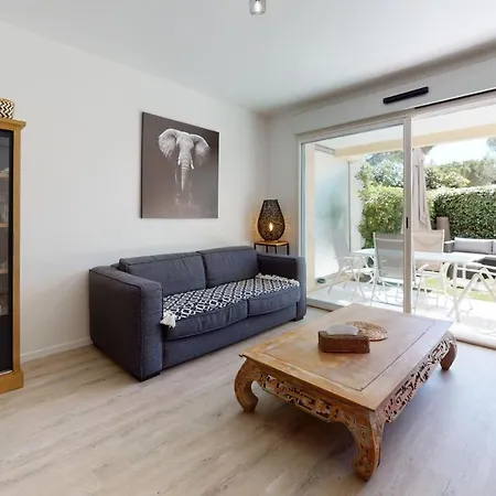 T2 : Jardin, Piscine, Parking à Sainte-Maxime