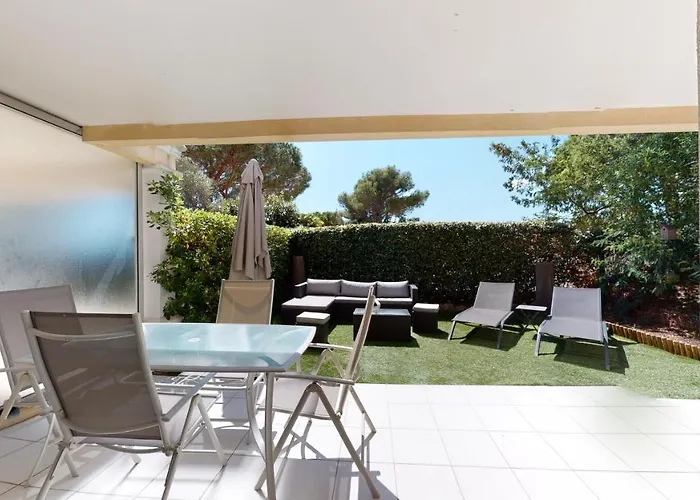 T2 : Jardin, Piscine, Parking à Apartamento *